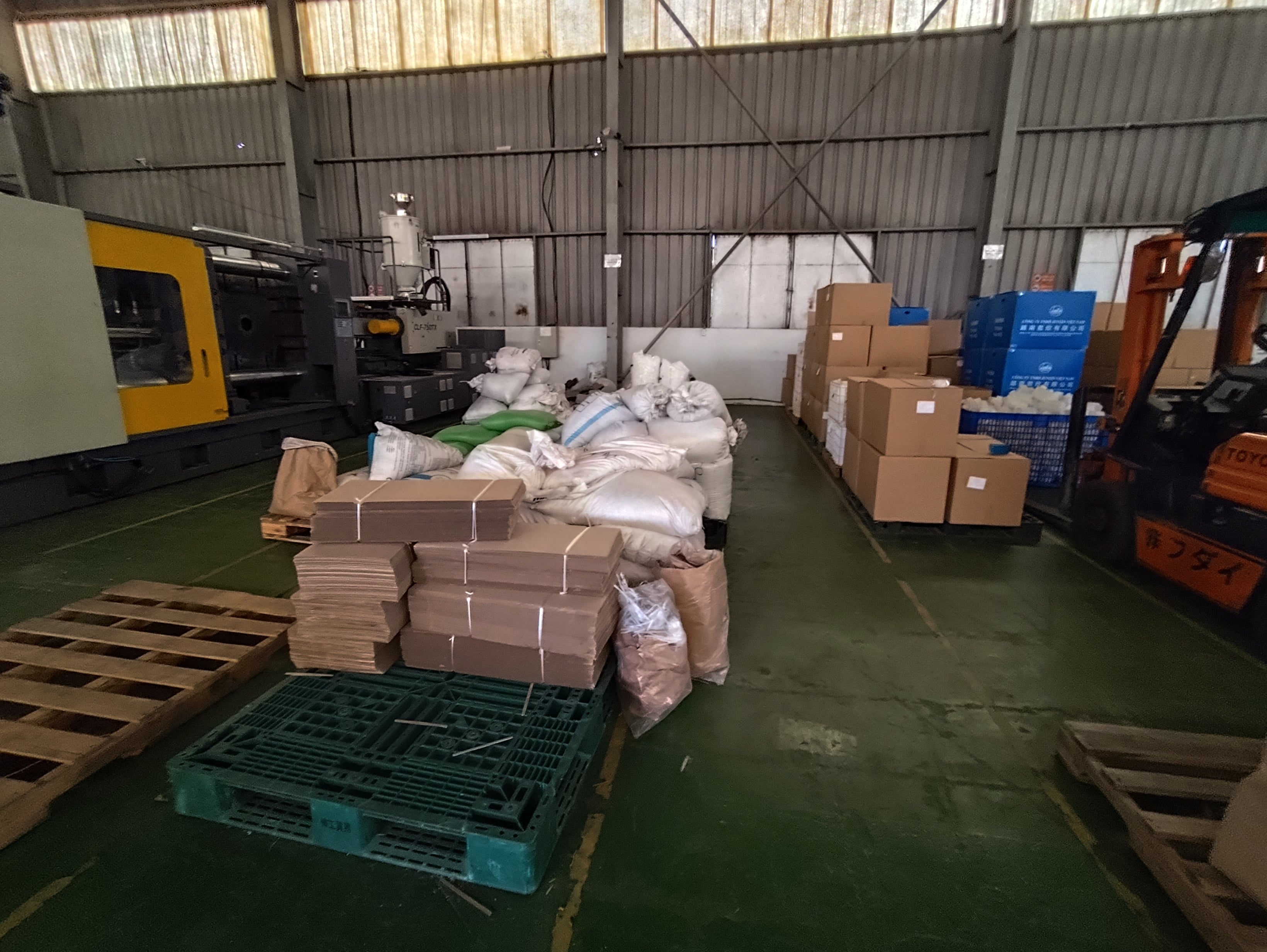 Raw material & package material area.jpg